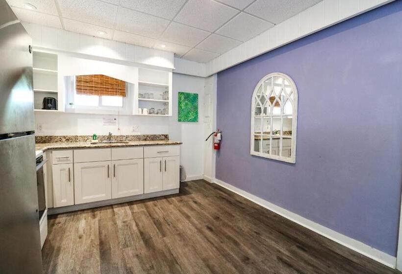 Drop Anchor Resort & Marina