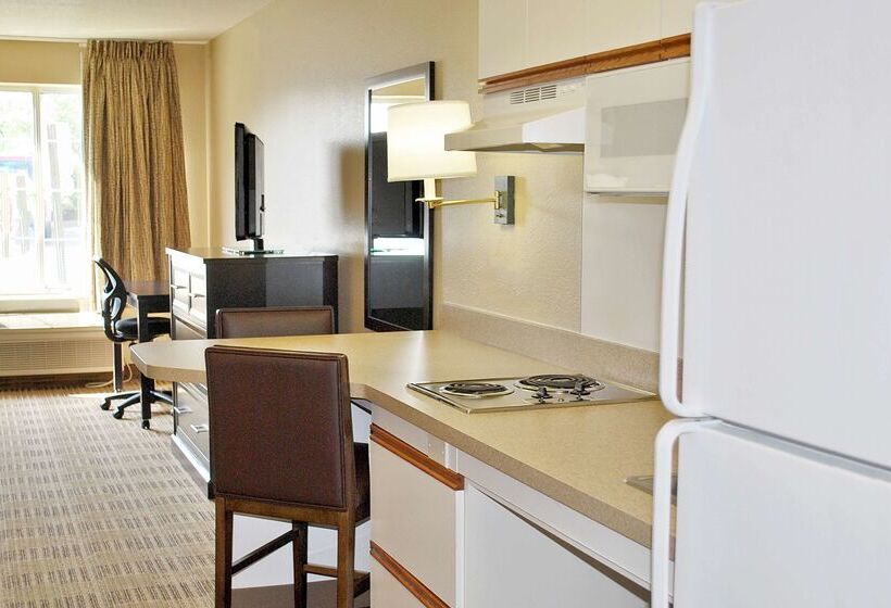 Extended Stay America Suites  Newark  Woodbridge