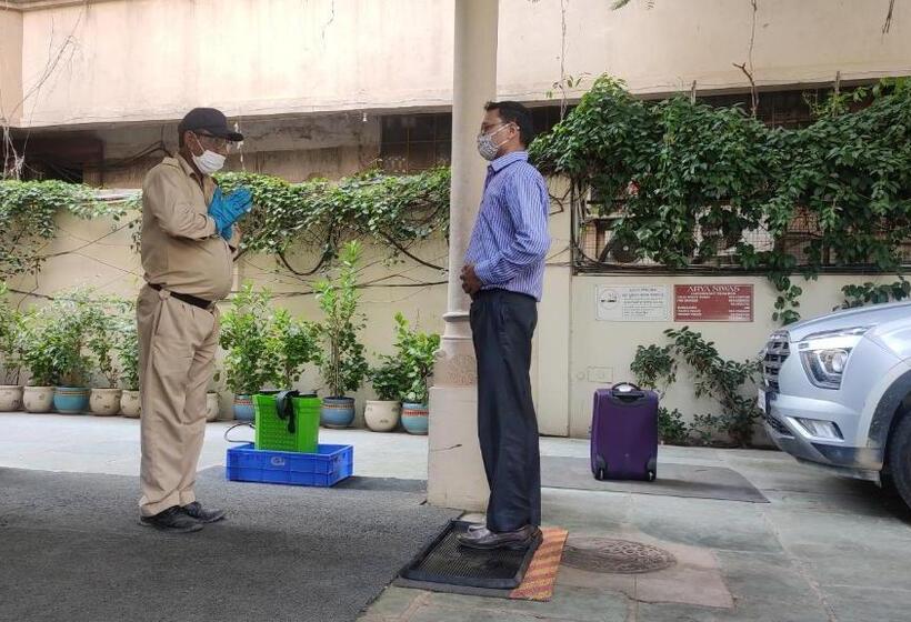 ホテル Arya Niwas