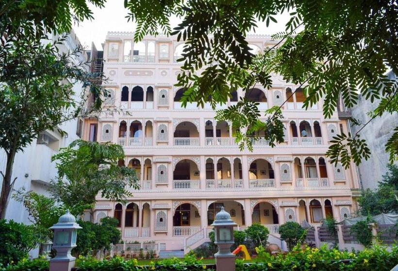 ホテル Arya Niwas