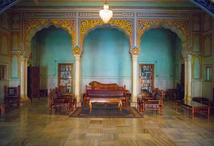 ホテル Arya Niwas