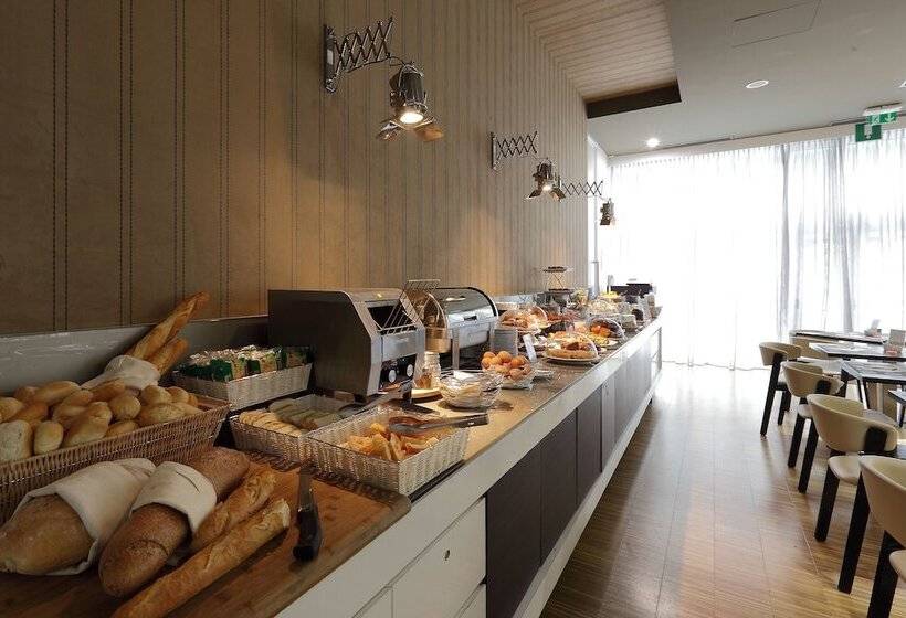 Отель Best Western Premier Chc Airport