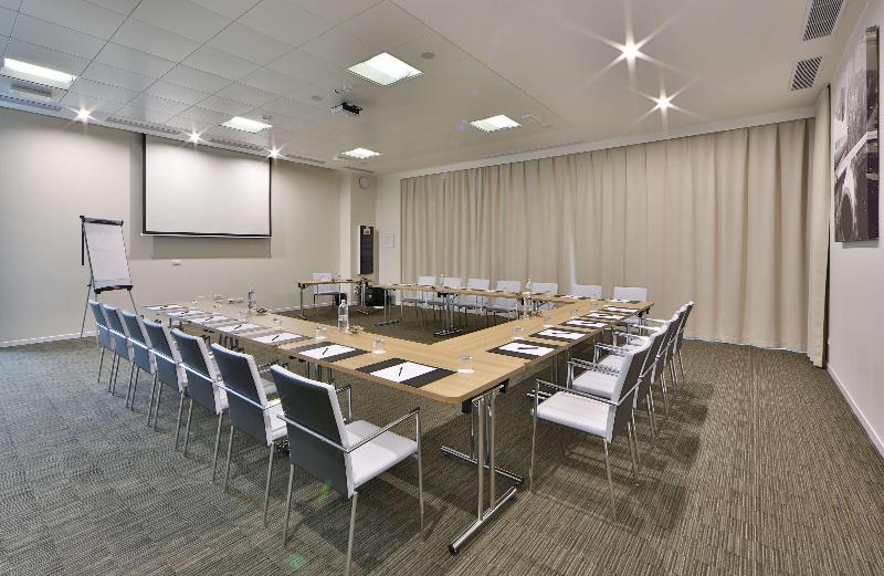 Отель Best Western Premier Chc Airport