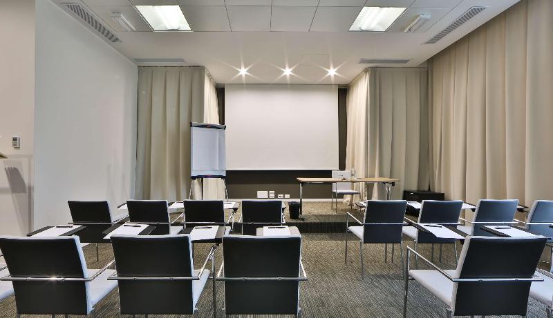 Отель Best Western Premier Chc Airport