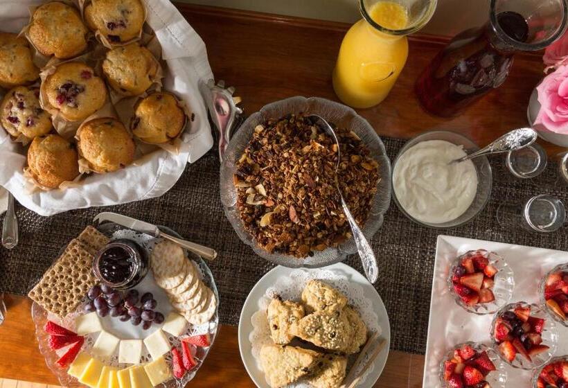 Отель Brass Lantern Inn