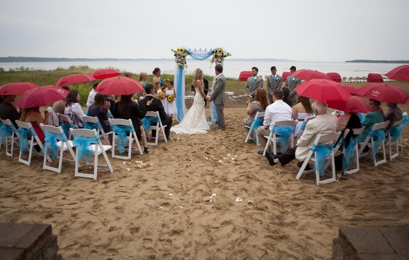 בית מלון כפרי Cherry Tree Inn & Suites