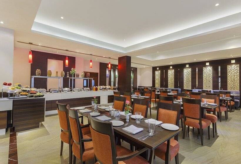 Отель City Heart Sarovar Portico