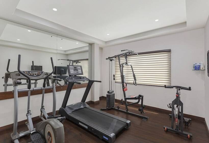 Отель City Heart Sarovar Portico