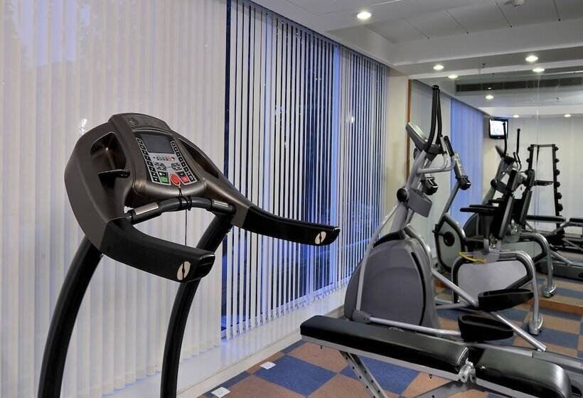 Отель City Heart Sarovar Portico