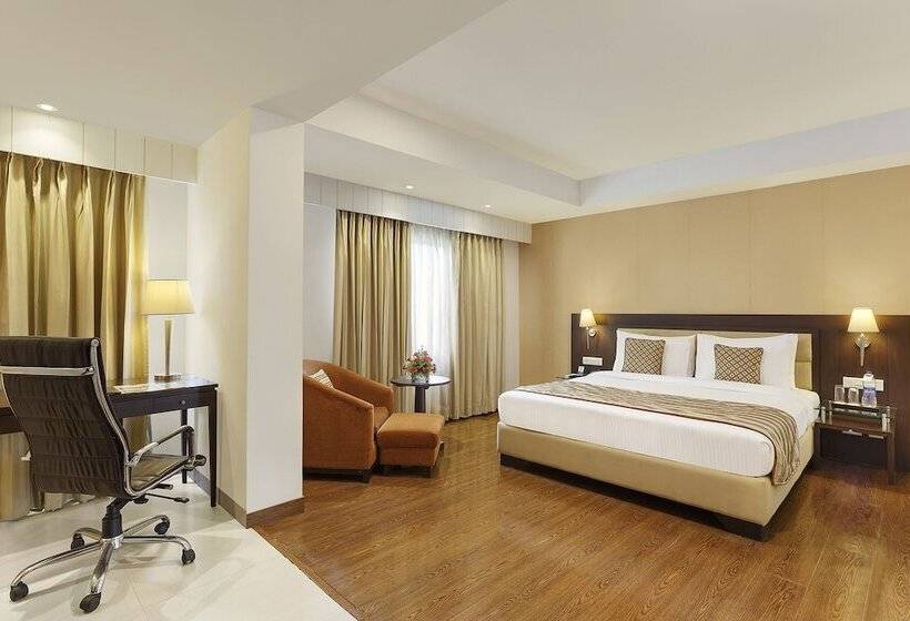 Отель City Heart Sarovar Portico