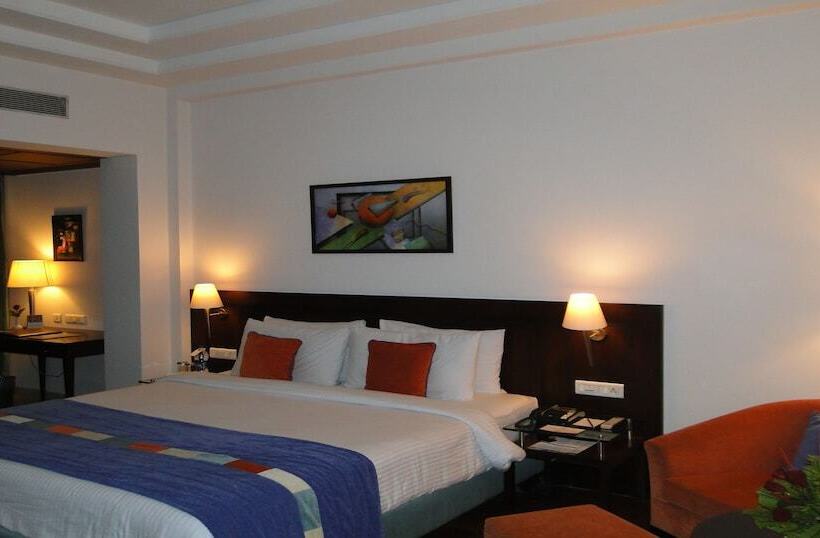 Отель City Heart Sarovar Portico