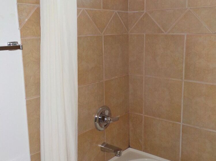 Отель Econo Lodge