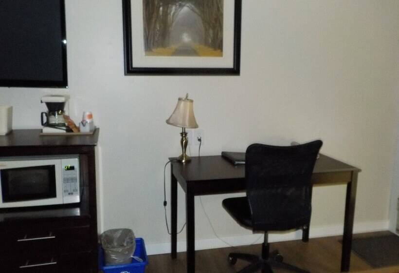 Отель Econo Lodge