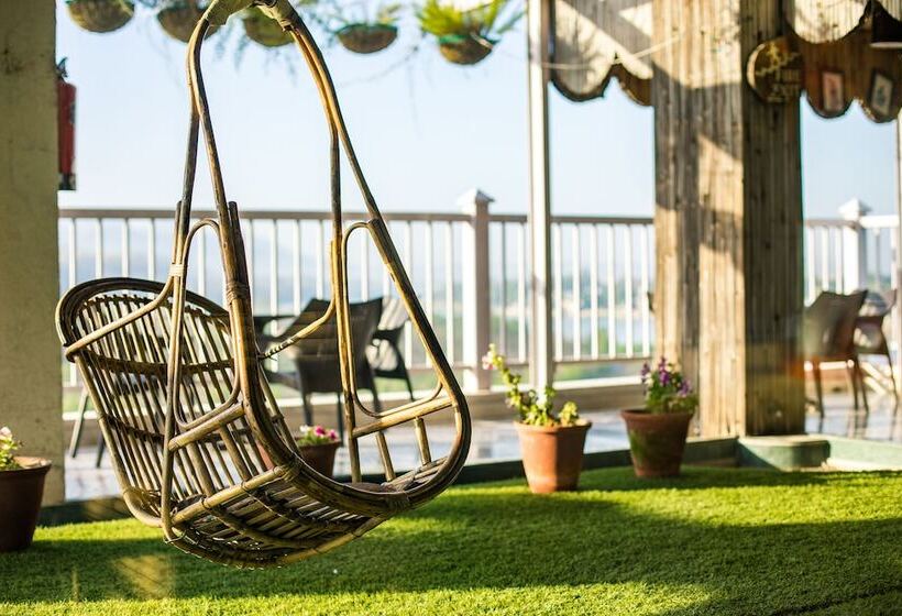 ホテル Ellbee Ganga View