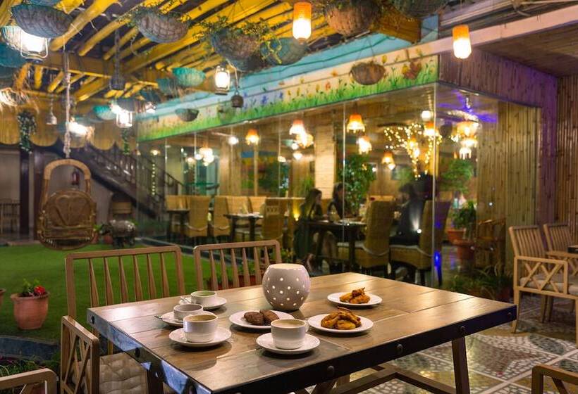 ホテル Ellbee Ganga View