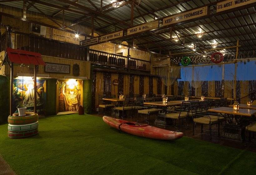 ホテル Ellbee Ganga View