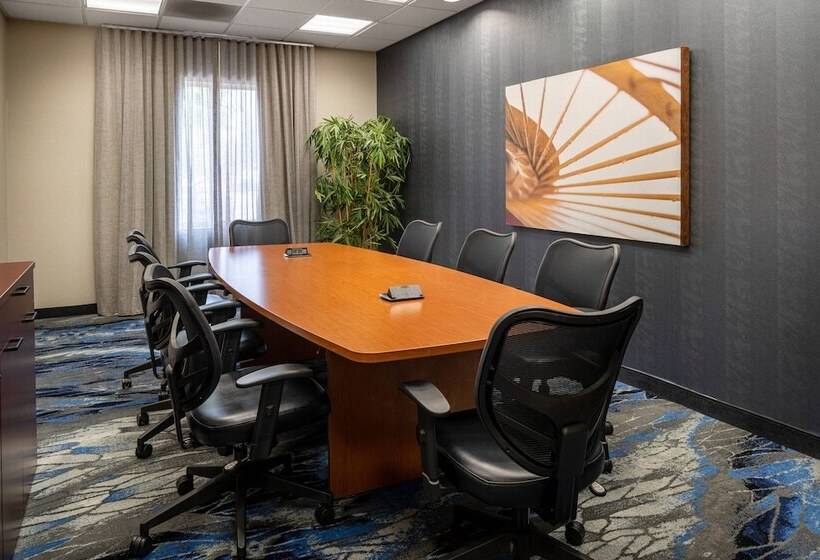 Отель Fairfield Inn & Suites By Marriott Visalia Tulare