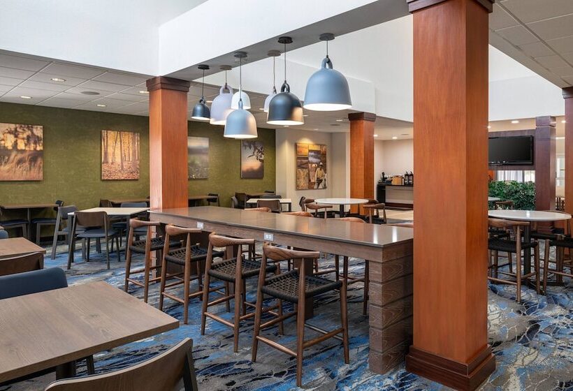 Отель Fairfield Inn & Suites By Marriott Visalia Tulare