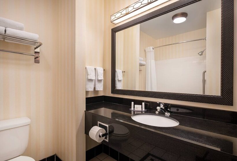 Отель Fairfield Inn & Suites By Marriott Visalia Tulare