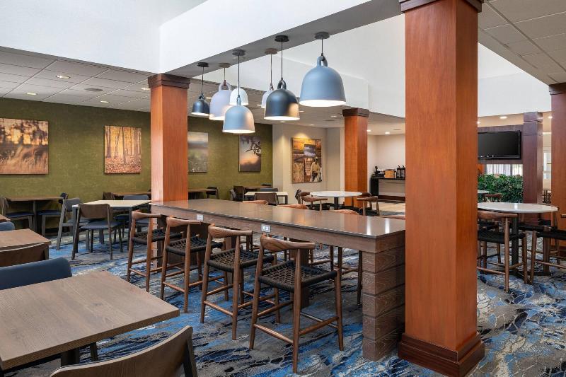 Отель Fairfield Inn & Suites By Marriott Visalia Tulare