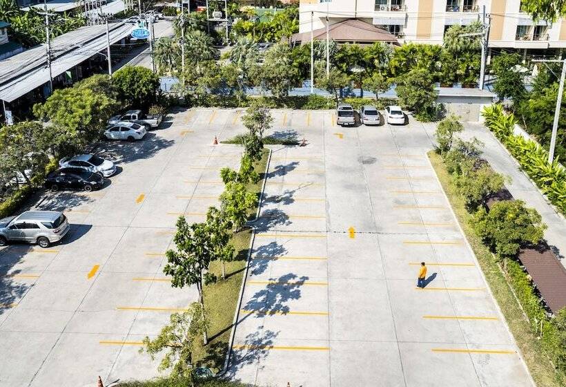 בית מלון כפרי G Hua Hin Resort & Mall