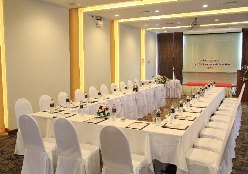 בית מלון כפרי G Hua Hin Resort & Mall