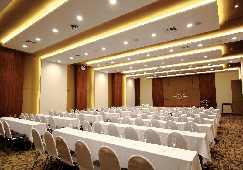 בית מלון כפרי G Hua Hin Resort & Mall