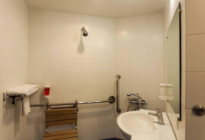 Отель Ginger Agartala