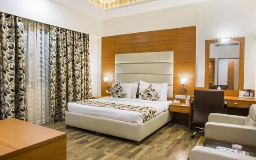 Grand Continental Hotel