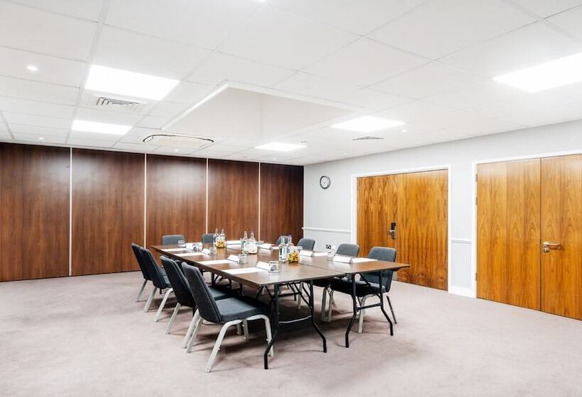 Отель Holiday Inn London Luton Airport, An Ihg