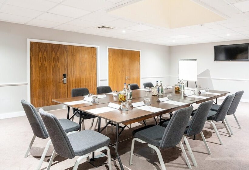 Отель Holiday Inn London Luton Airport, An Ihg