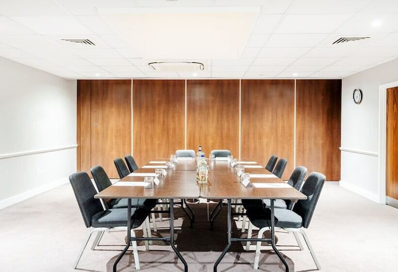 Отель Holiday Inn London Luton Airport, An Ihg