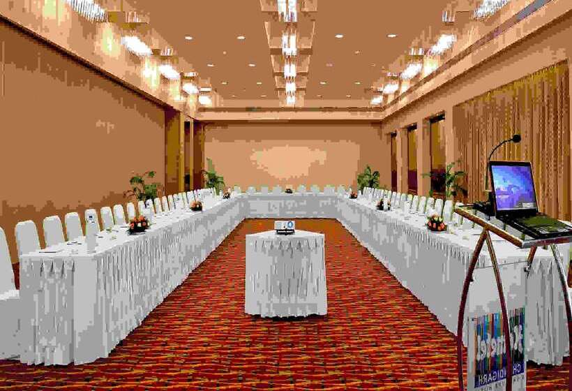 酒店 Hometel Chandigarh