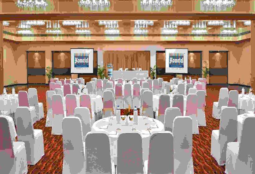 Отель Hometel Chandigarh