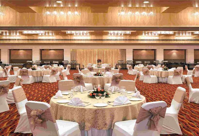 Отель Hometel Chandigarh