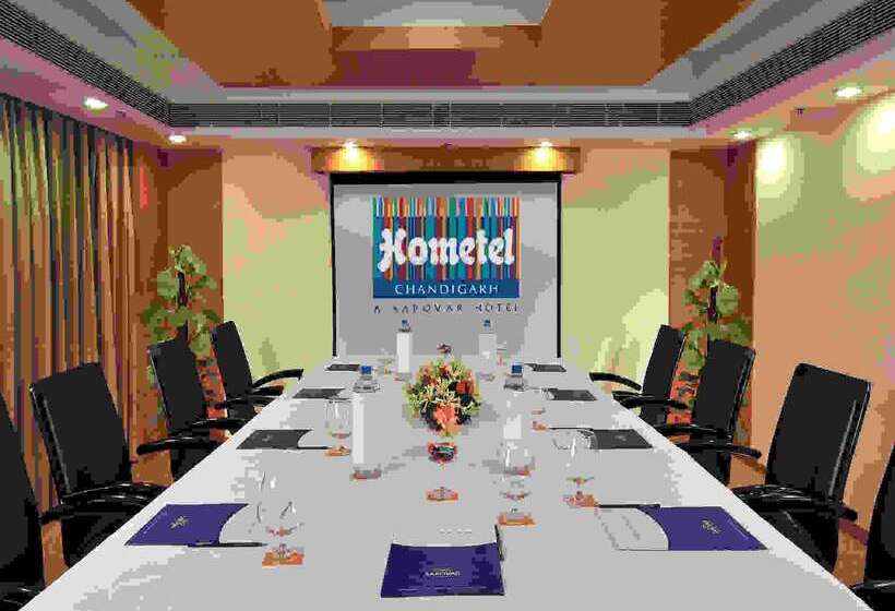 Отель Hometel Chandigarh