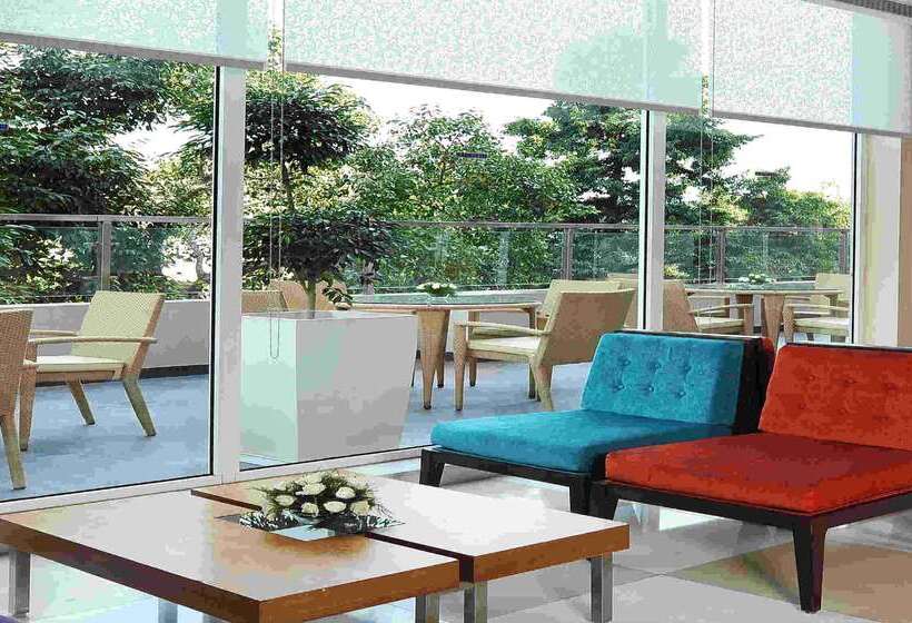 Отель Hometel Chandigarh