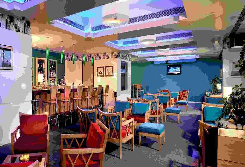 Отель Hometel Chandigarh