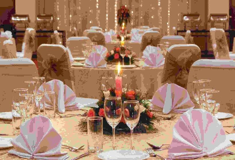 Отель Hometel Chandigarh