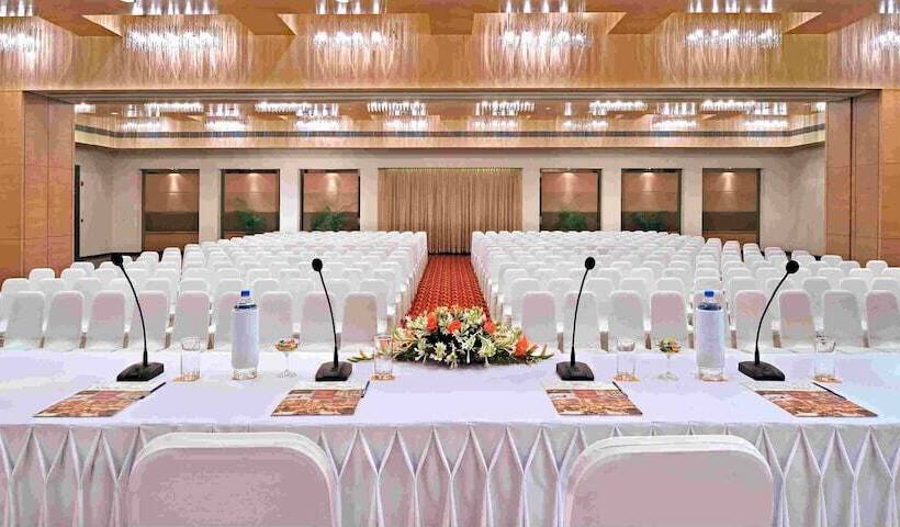 Отель Hometel Chandigarh