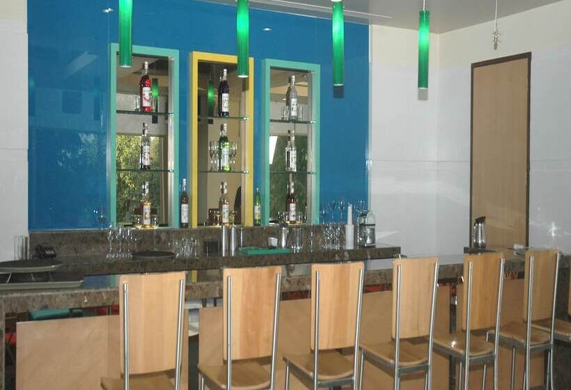 Отель Hometel Chandigarh