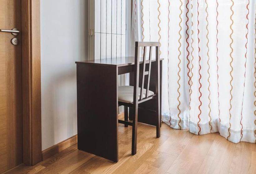 فندق Hostal Casasnovas