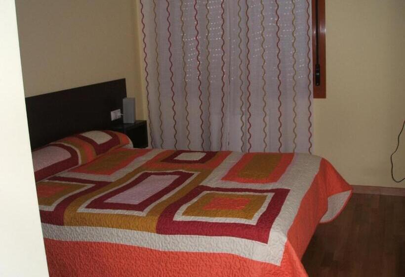 فندق Hostal Casasnovas