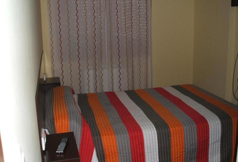 فندق Hostal Casasnovas