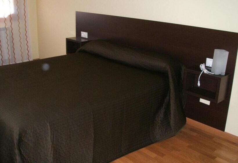 فندق Hostal Casasnovas