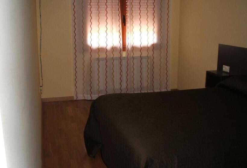 فندق Hostal Casasnovas