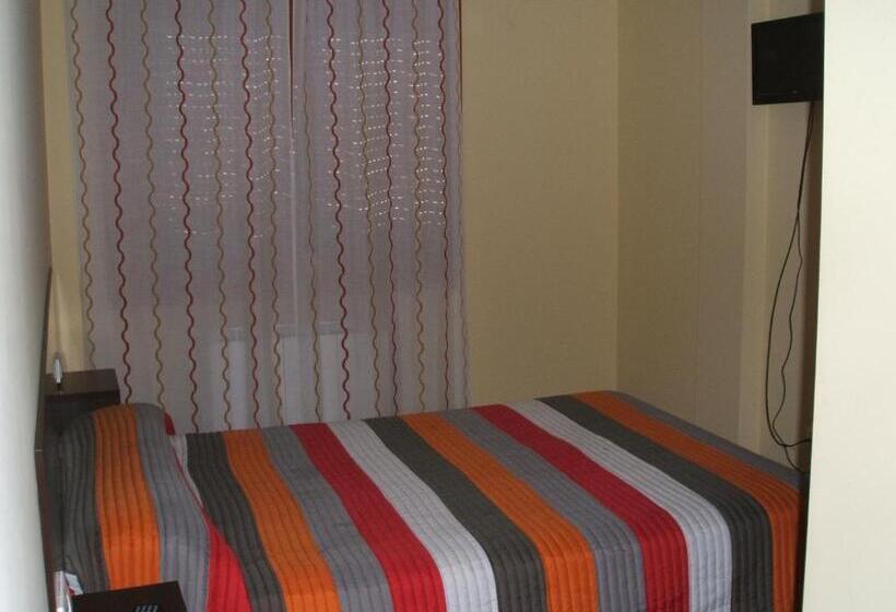 فندق Hostal Casasnovas