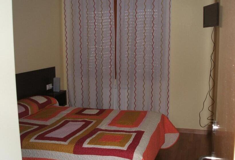 فندق Hostal Casasnovas