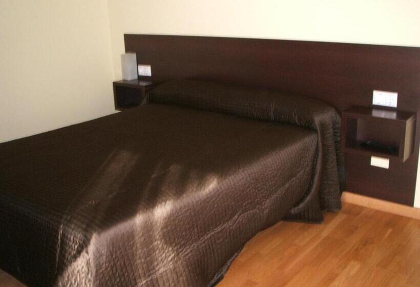 فندق Hostal Casasnovas