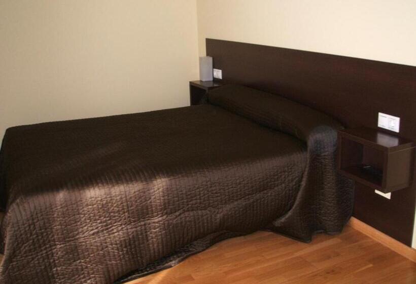 فندق Hostal Casasnovas